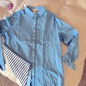 🇺🇸 Chambray button down with contrasting stripe back panel size medium